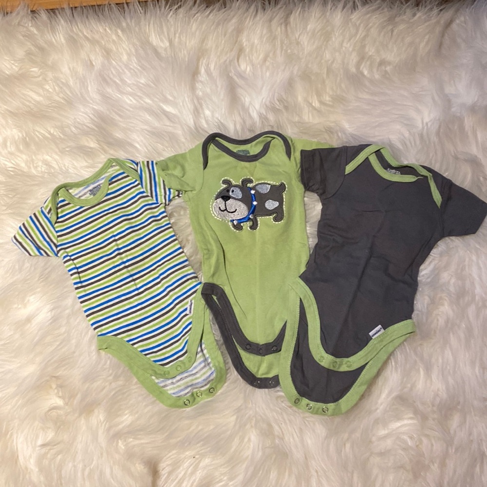 Gerber onesies Lot of 3 Gray and Green Boys Size 0-3 mos
